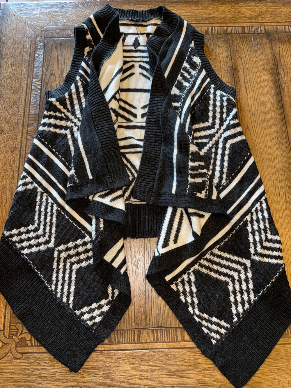 Express Black and White Geometric Open-Front Sweater Vest